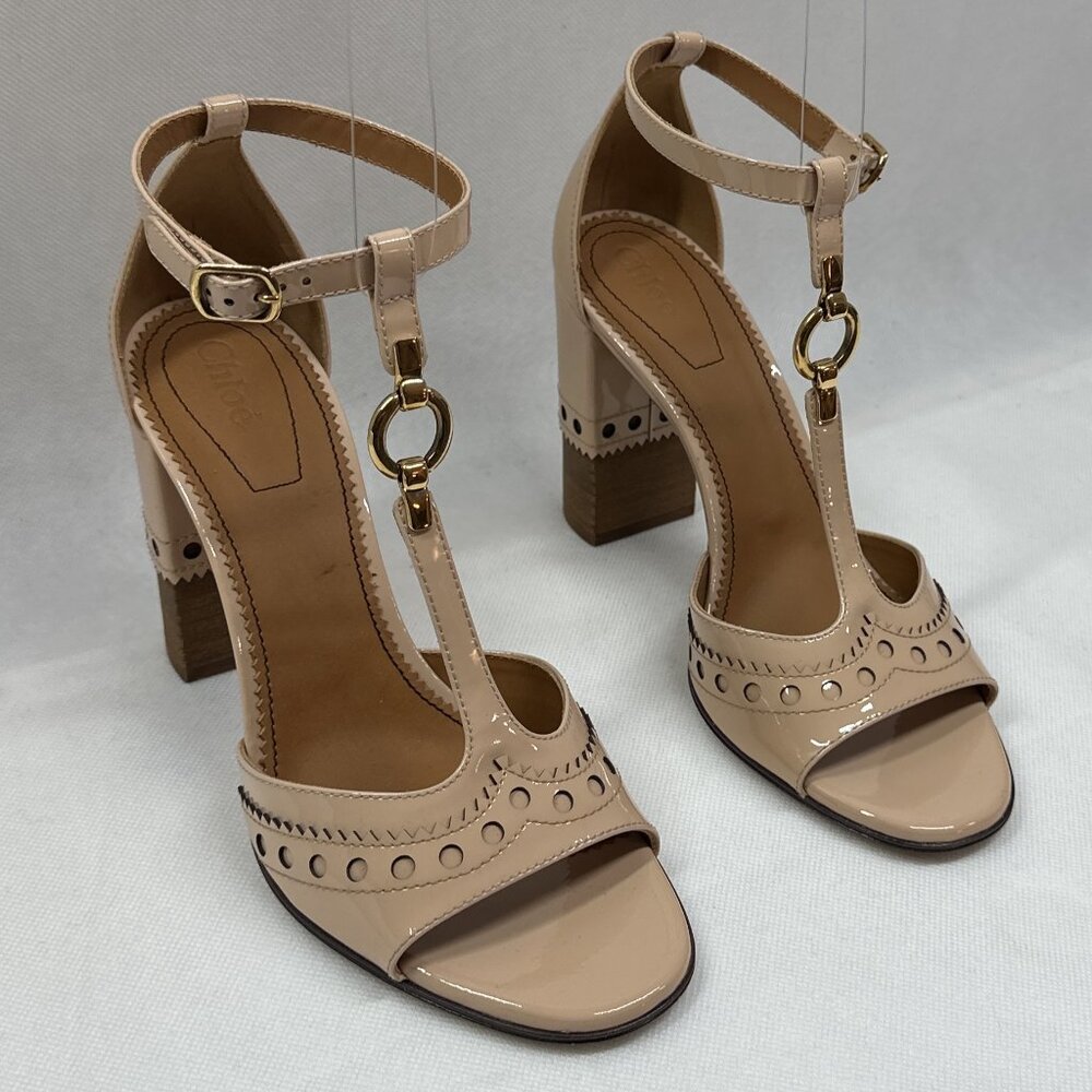 NIB Chloe Perry T-Strap Patent Leather Sandals/Heels in Mild Beige